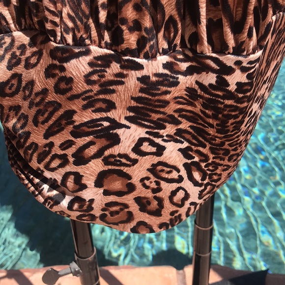 Sexy halter less chino dress with leopard print - Picture 3 of 7